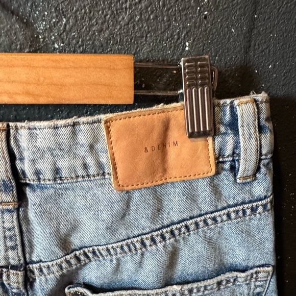 &Denim Light Wash Denim Distressed Mildi Skirt Size 6 - Picture 5 of 6